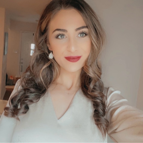 Meet your Posher, Erin - Picture 2 of 2